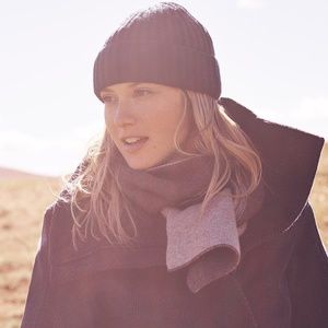 Aether Cashmere Scarf in great condition.